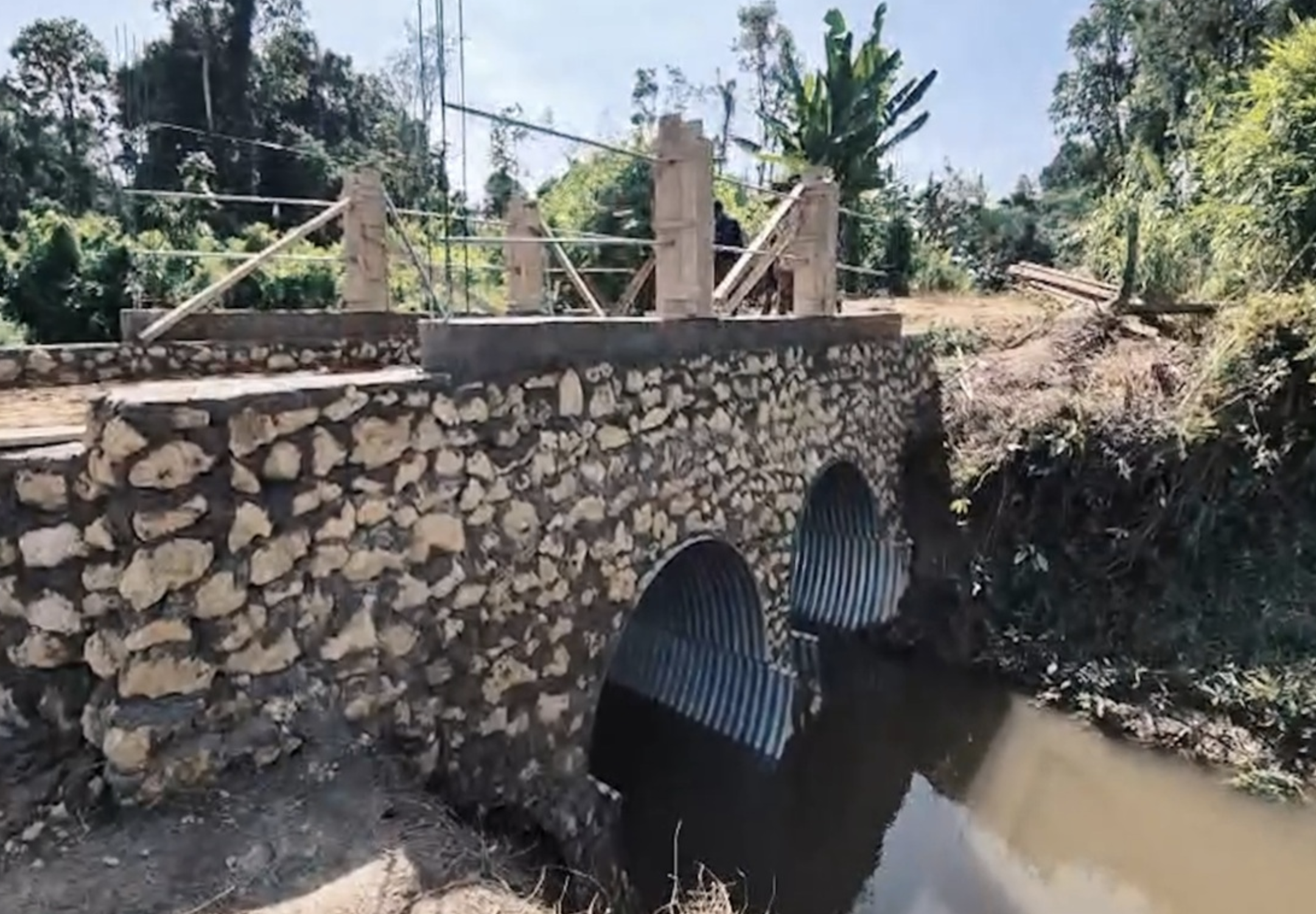 TNI AD Gerak Cepat Bangun Jembatan Sungai Gumuzo, Akses Warga Lolona’a Kembali Terhubung