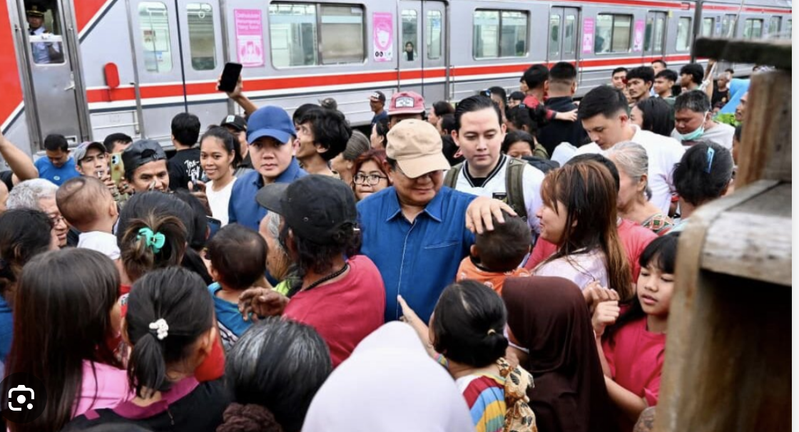 Presiden Prabowo Blusukan ke Bantaran Rel Senen, DPRD DKI: Langkah Positif Dengarkan Aspirasi Warga