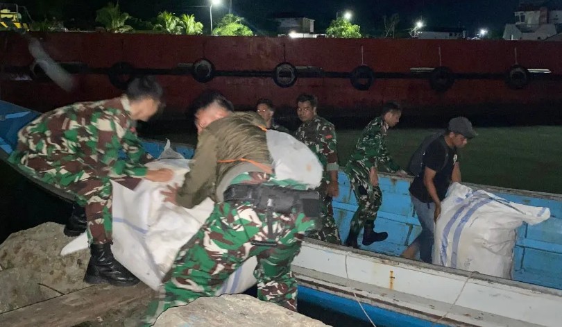 Aparat Gagalkan Penyelundupan Pakaian Bekas Ilegal di Perbatasan Kalimantan