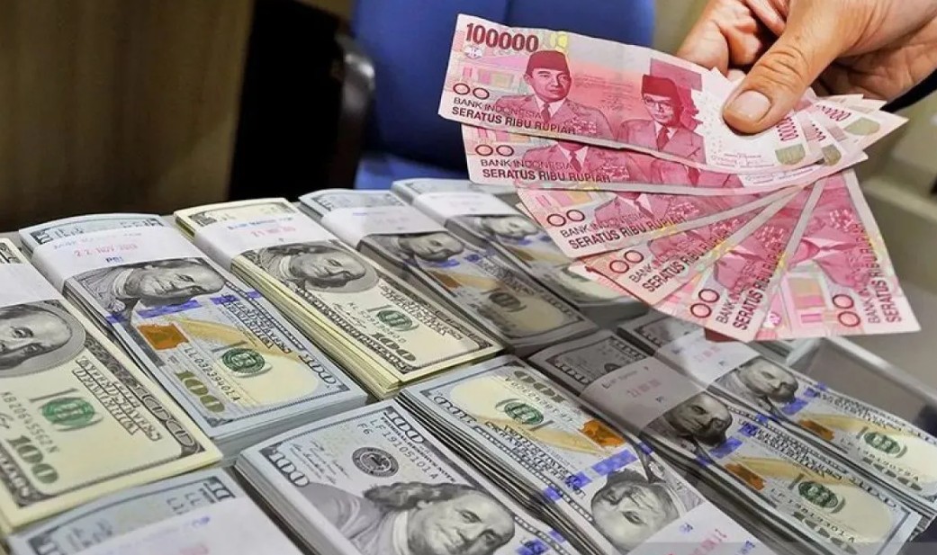Rupiah Melemah Akibat Selat Hormuz Masih Ditutup