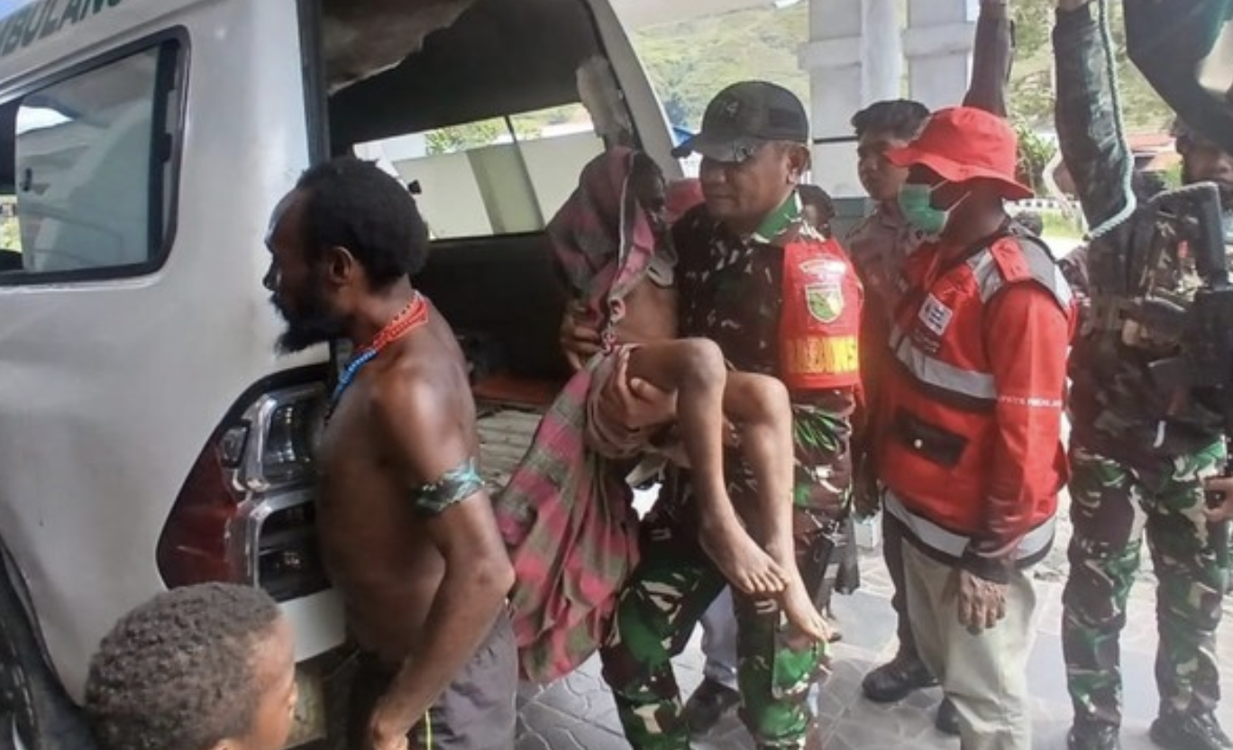 Warga Papua Jadi Korban KKB, TNI Turun Tangan Lakukan Evakuasi