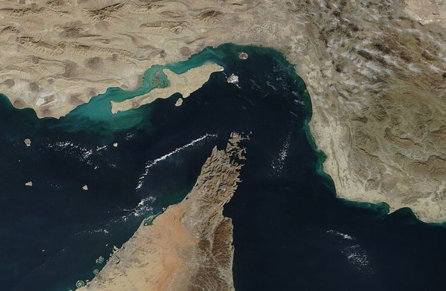 Selat Hormuz Masih Padat, Kapal Enggan Melintas Meski Gencatan Senjata Diumumkan