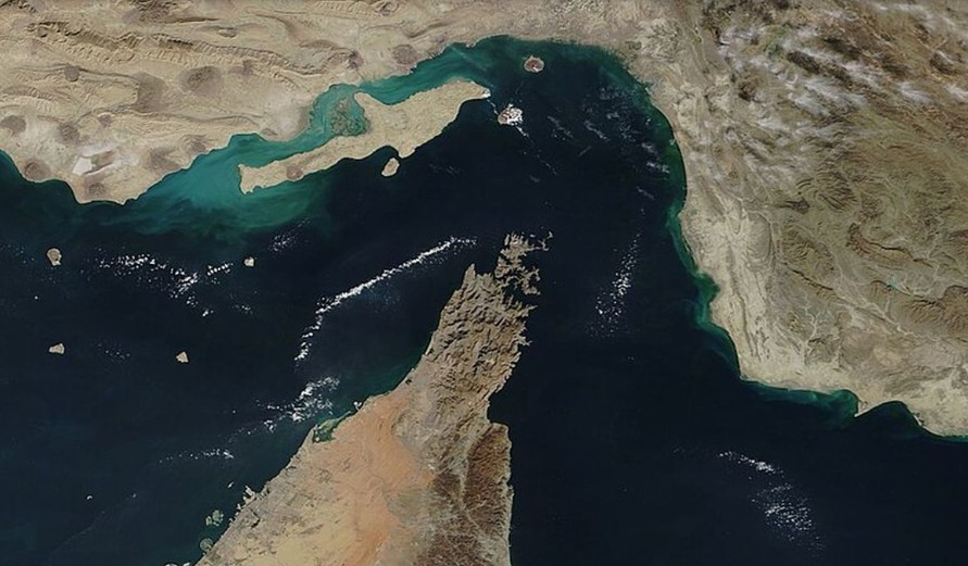 15 Kapal Lintasi Selat Hormuz, Lalu Lintas Masih Anjlok Drastis