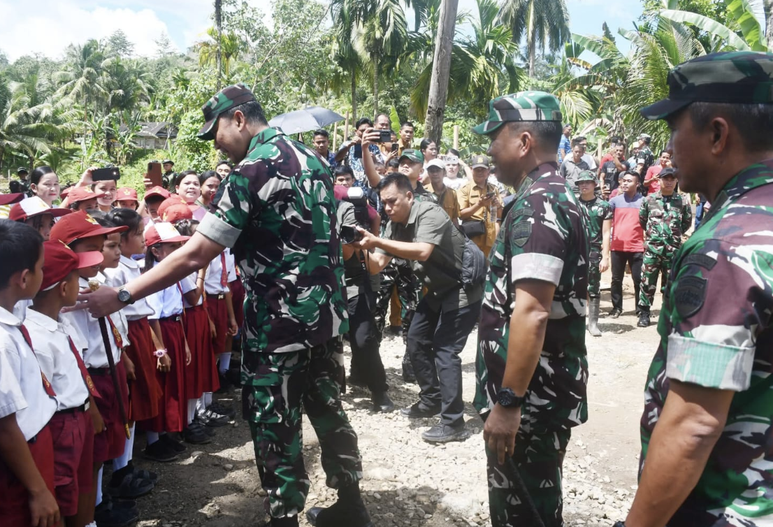 Program Karya Bhakti TNI AD di Nias Dorong Akses Transportasi dan Ekonomi Warga