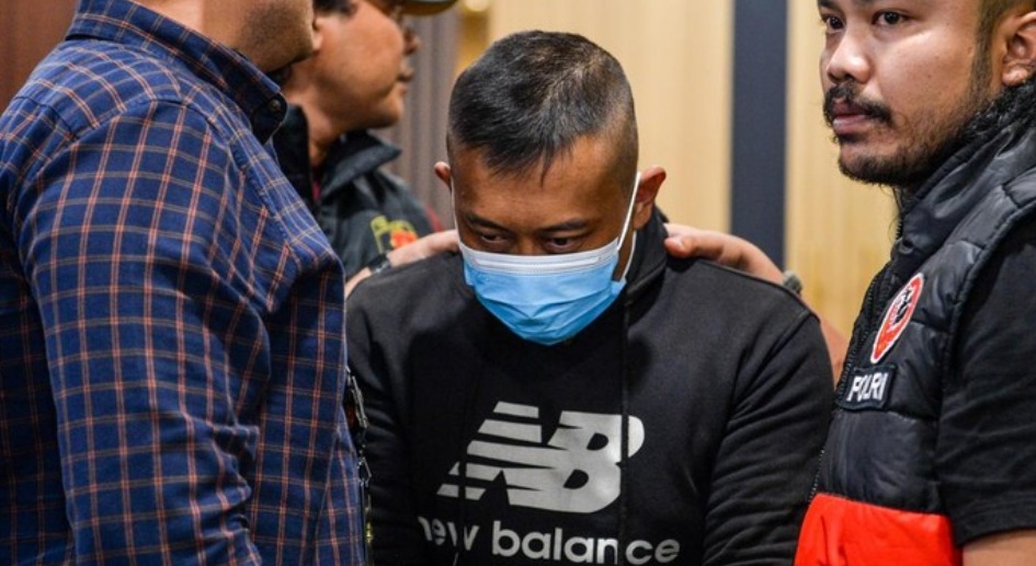 CCTV Rekam Taufik Hidayat Datangi Gedung Pakuan Sebelum Penangkapan
