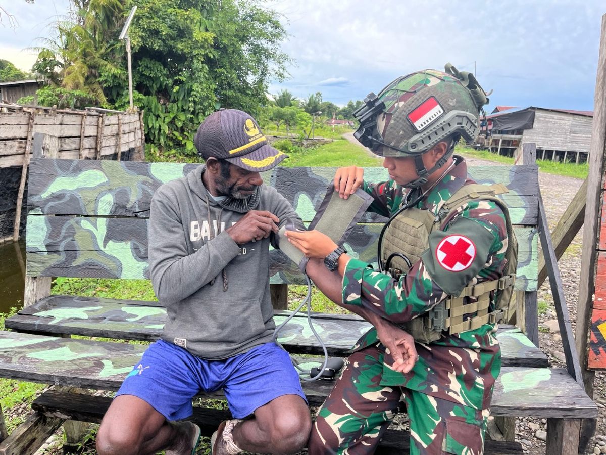 Pelayanan Kesehatan Gratis TNI di Kuyawage Perkuat Kepedulian Negara terhadap Masyarakat Pedalaman Papua