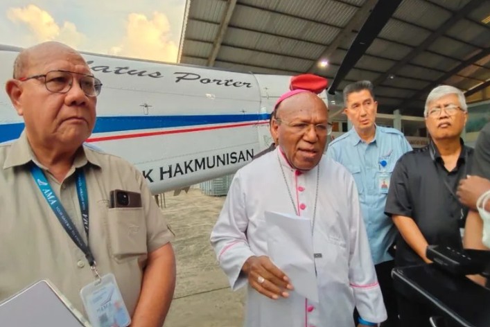 Uskup Jayapura: Serangan ke Pilot AMA Adalah Tindakan Biadab, Tegaskan Pesawat Murni untuk Misi Kemanusiaan Bukan Militer