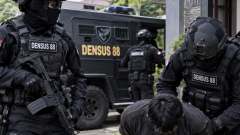 Densus 88 Tangkap Terduga Teroris MW di Ternate, Dibawa ke Jakarta