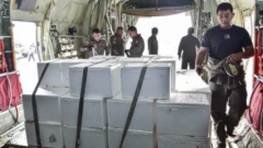 TNI Dukung Operasi Modifikasi Cuaca, Dry Ice dan Garam Dikirim ke Kalimantan Selatan