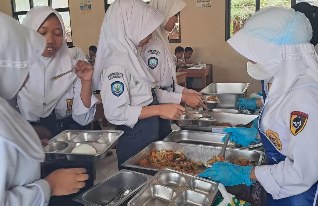 BGN Uji Coba MBG Sistem Prasmanan, Siswa Bisa Tambah Porsi Jika Masih Tersedia