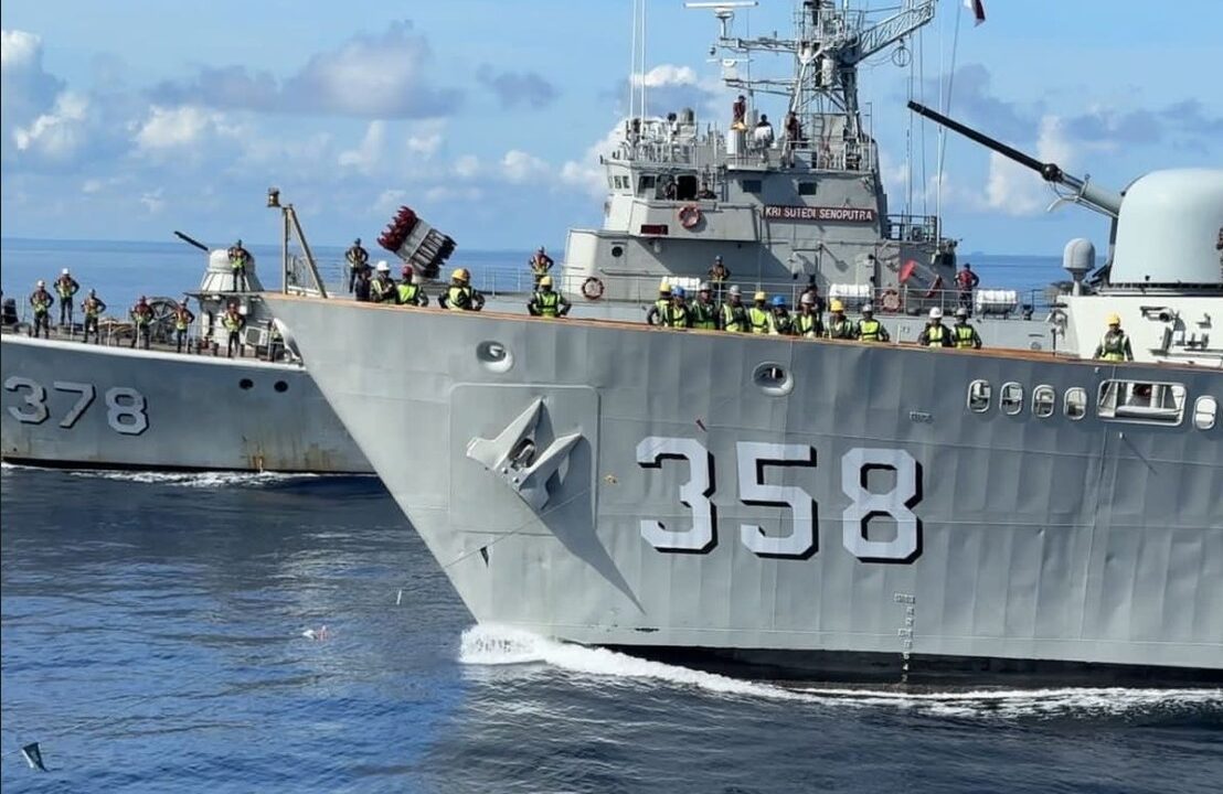 Dua Kapal Perang TNI AL Asah Profesionalisme dan Kesiapsiagaan di Laut Jawa