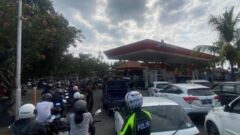 Antrean BBM di Karangasem Mengular hingga 2 Kilometer, Warga Rela Menunggu Sejak Dini Hari